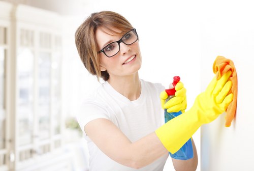 Office cleaning service for shared workspaces in E3