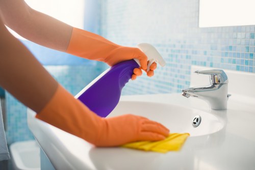 Bathroom refreshed by one off cleaning in E3