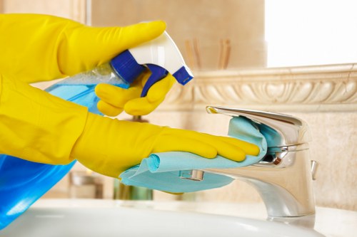 Cleaning process applied to a carpeted room with treatment equipment